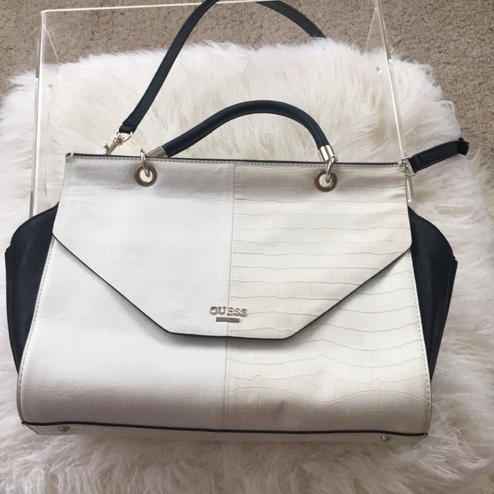 Guess color-block handbag 👜